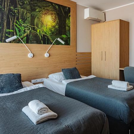 שצ'צ'ינק Hotel Panorama מראה חיצוני תמונה