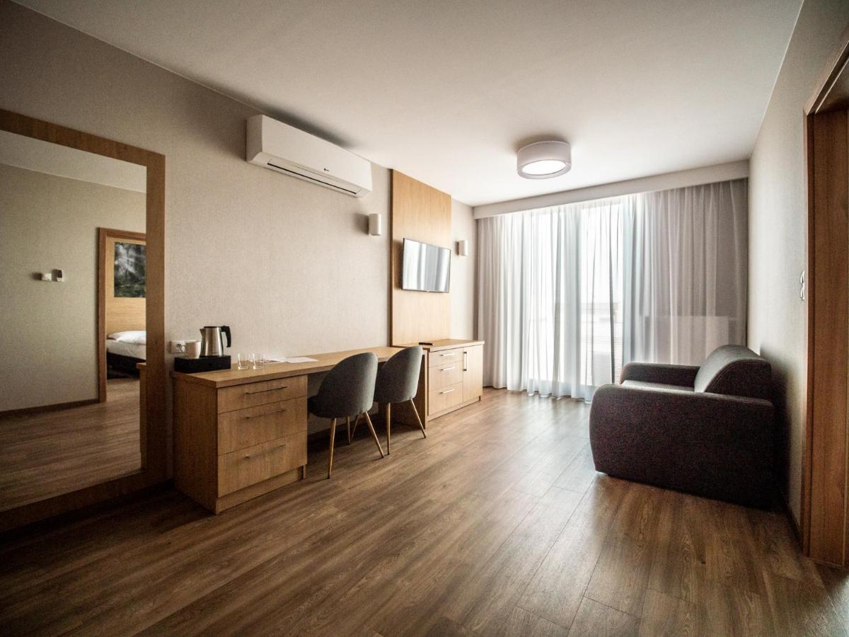 שצ'צ'ינק Hotel Panorama מראה חיצוני תמונה