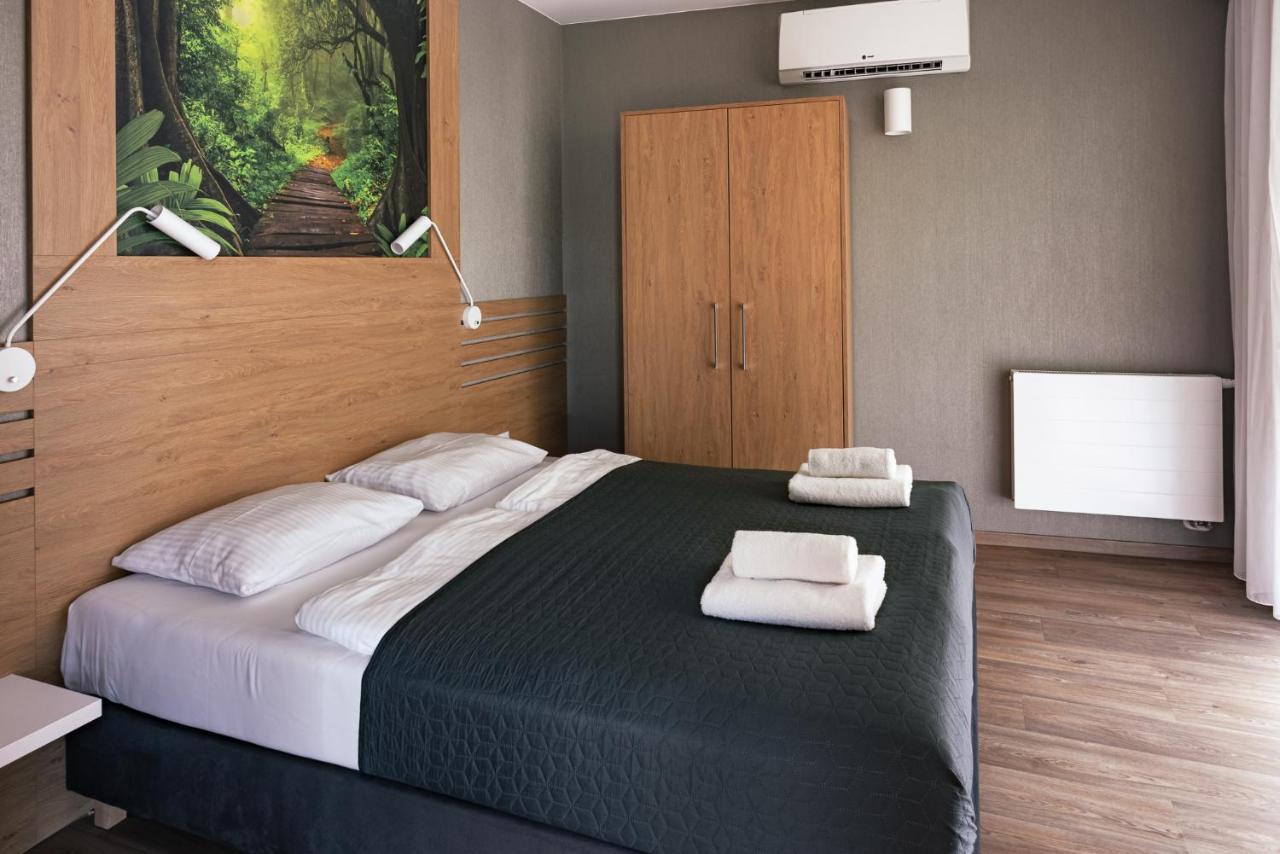 שצ'צ'ינק Hotel Panorama מראה חיצוני תמונה