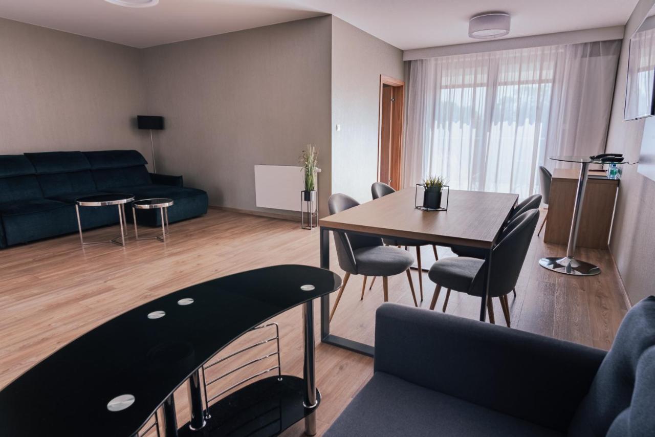 שצ'צ'ינק Hotel Panorama מראה חיצוני תמונה