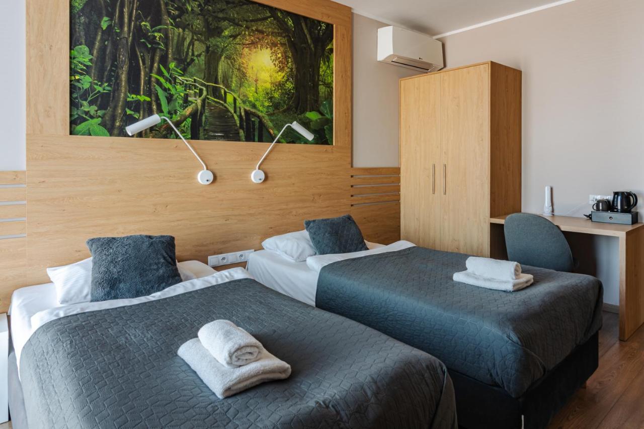 שצ'צ'ינק Hotel Panorama מראה חיצוני תמונה