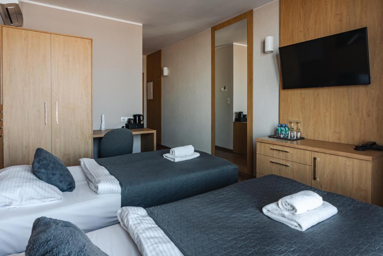 שצ'צ'ינק Hotel Panorama מראה חיצוני תמונה